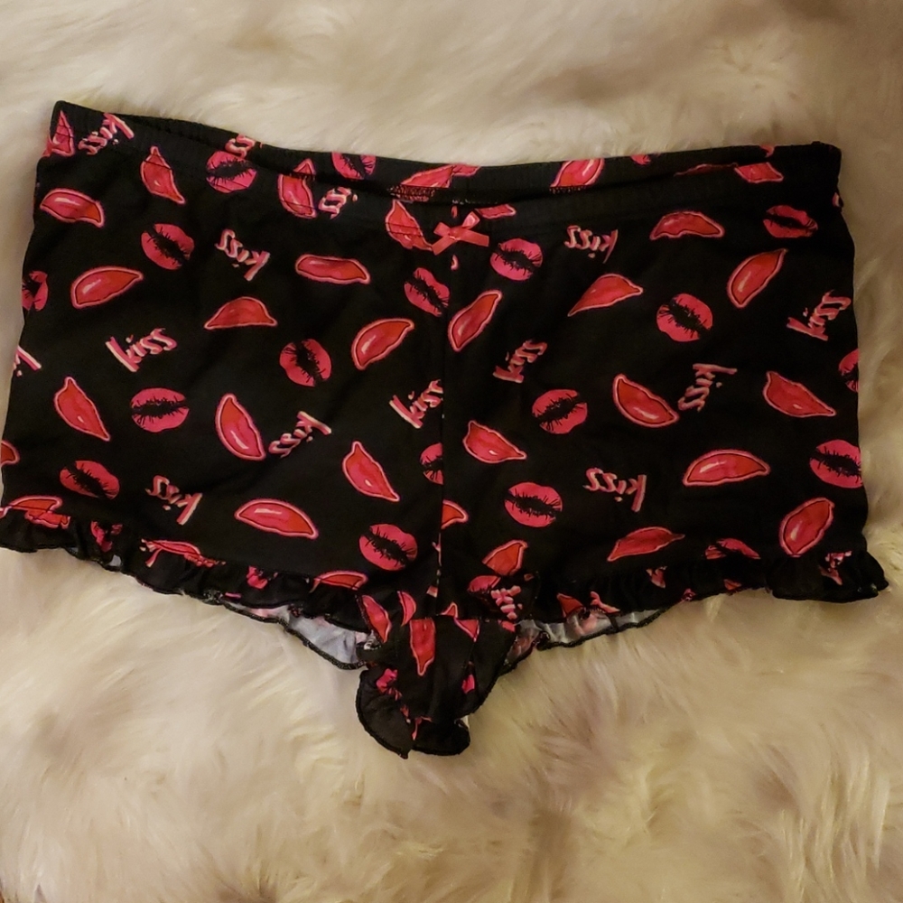 Ruffled Sleeping Boxer Shorts.